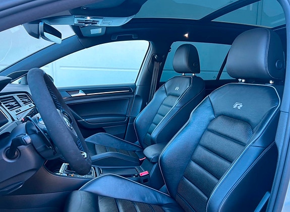 Volkswagen Golf VII 6 of 12