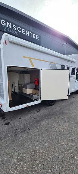 Ci Elliot 90 M "Dubbelbädd, STORT garage, cross husbil" 4 of 21