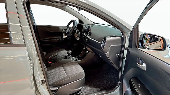 Kia Picanto 3 of 12