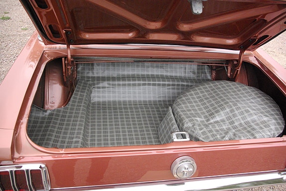 Ford Mustang 5 of 9