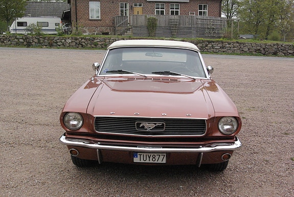Ford Mustang 6 of 9