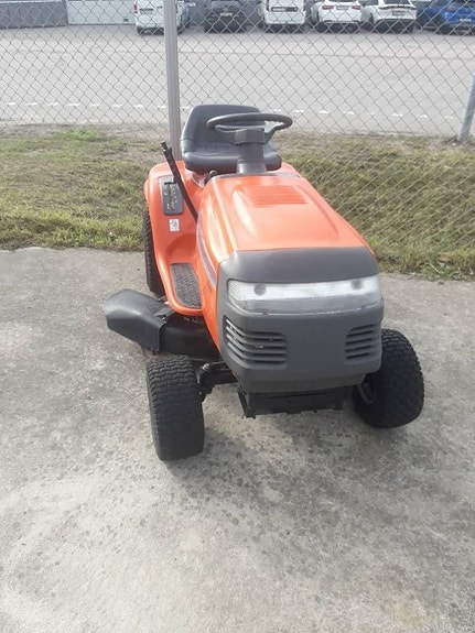 Husqvarna LT 125 2 of 4