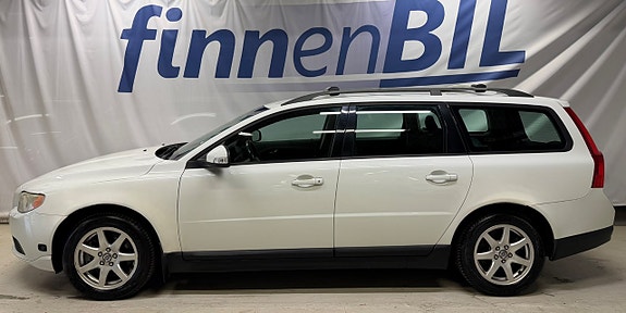Volvo V70 2 of 10