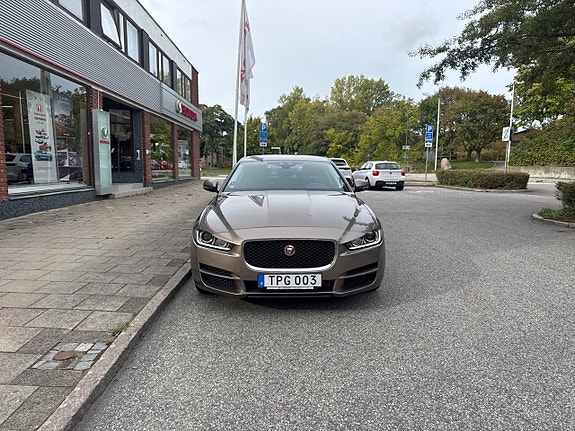 Jaguar XE 3 of 10