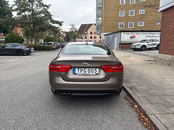 Jaguar XE 5 of 10