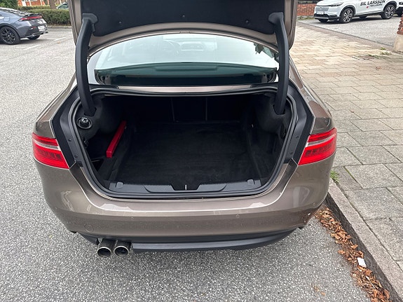 Jaguar XE 6 of 10