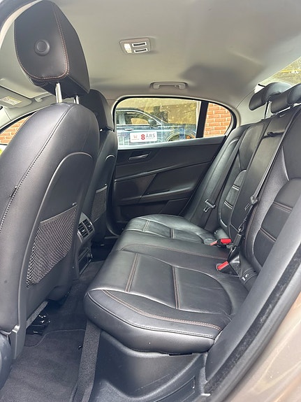 Jaguar XE 9 of 10