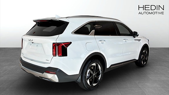 Kia Sorento 2 of 13