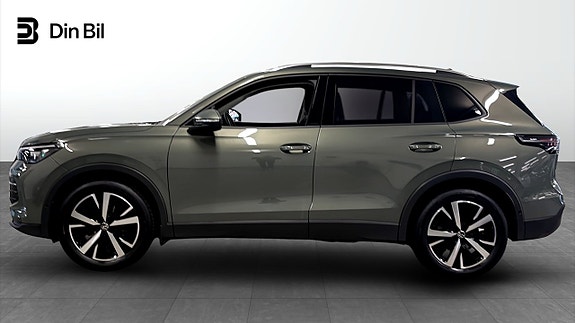 Volkswagen Tiguan 2 of 12