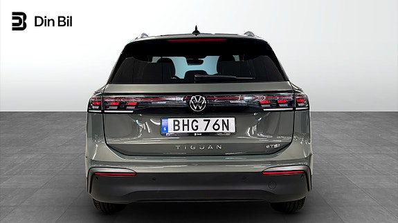 Volkswagen Tiguan 5 of 12