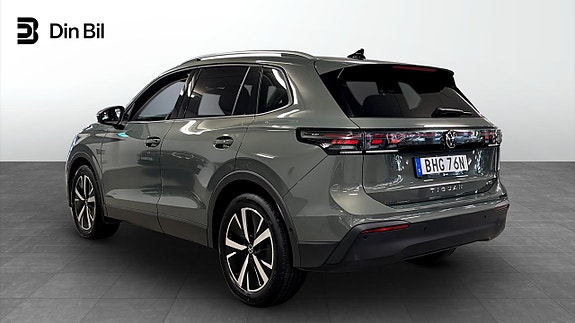 Volkswagen Tiguan 3 of 12