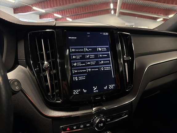 Volvo XC60 18 of 28