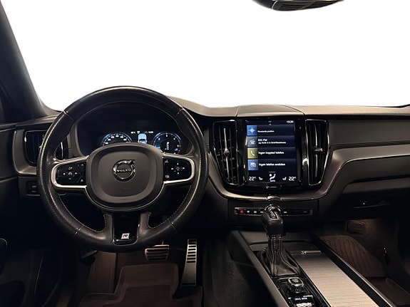 Volvo XC60 13 of 28