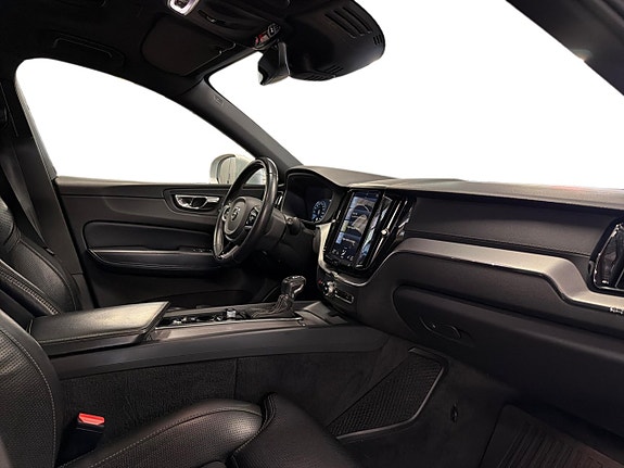 Volvo XC60 10 of 28