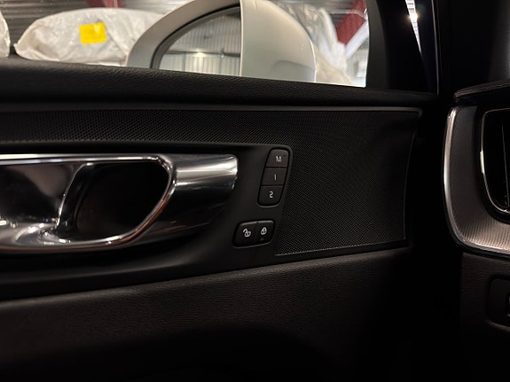 Volvo XC60 9 of 28