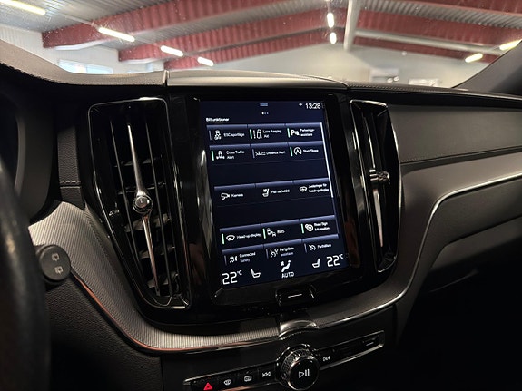 Volvo XC60 17 of 28
