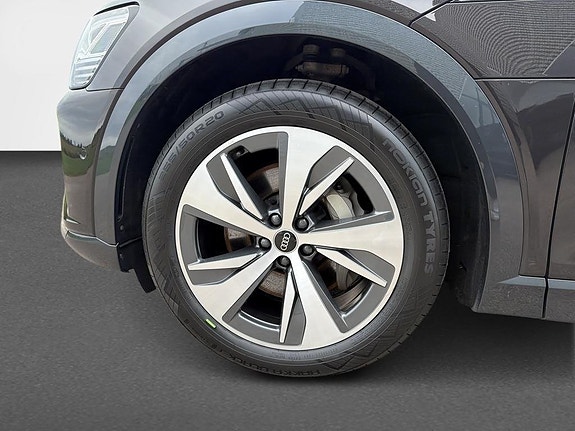 Audi Q8 8 of 14