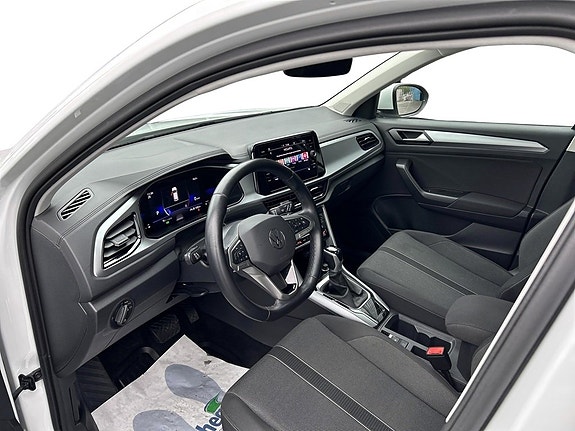 Volkswagen T-Roc 9 of 13