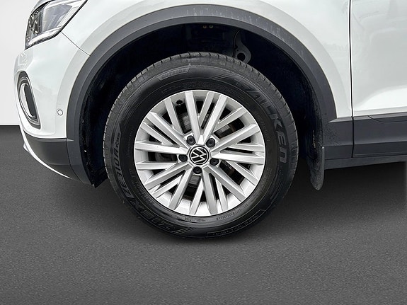 Volkswagen T-Roc 8 of 13