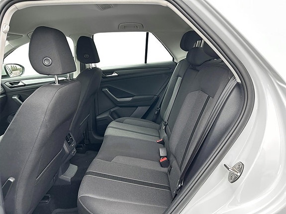 Volkswagen T-Roc 11 of 13