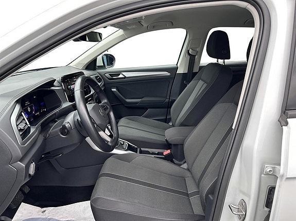 Volkswagen T-Roc 10 of 13