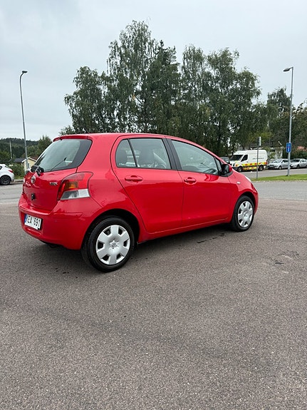 Toyota Yaris 5 of 18