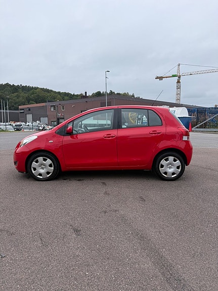 Toyota Yaris 8 of 18