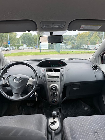 Toyota Yaris 9 of 18