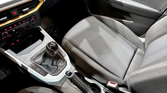 Seat Arona 15 of 18