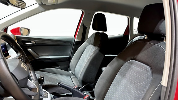 Seat Arona 8 of 18