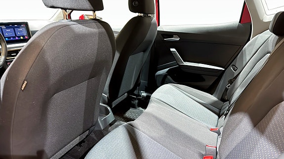 Seat Arona 11 of 18