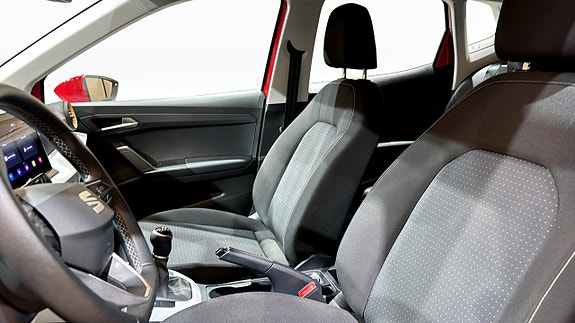Seat Arona 8 of 18