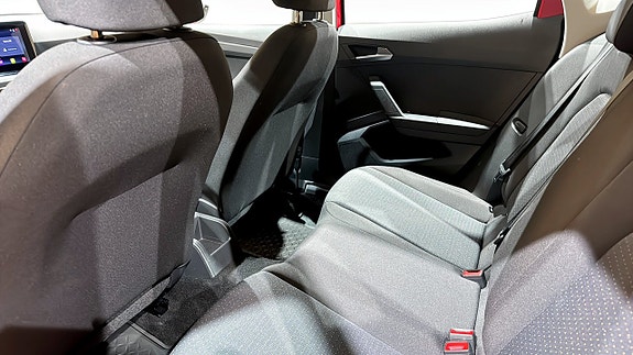 Seat Arona 11 of 18