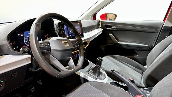 Seat Arona 7 of 18