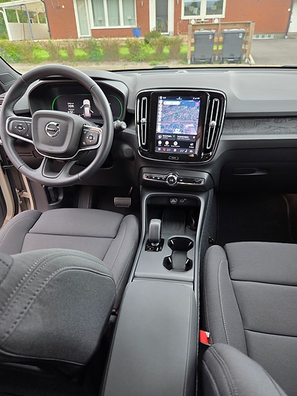 Volvo EX40 2 of 6