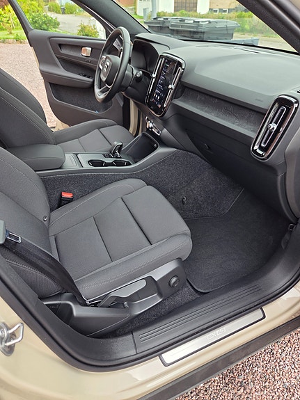 Volvo EX40 3 of 6