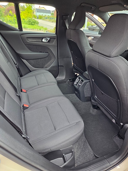 Volvo EX40 4 of 6