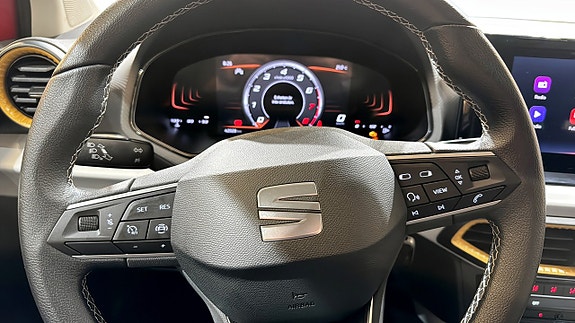 Seat Arona 16 of 18