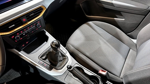 Seat Arona 15 of 18