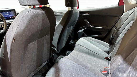 Seat Arona 11 of 18
