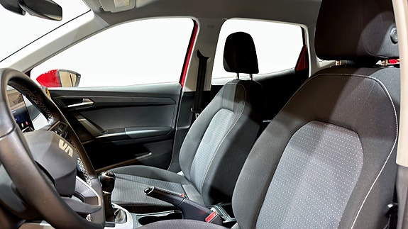 Seat Arona 8 of 18