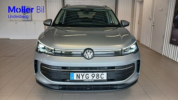 Volkswagen Tiguan 2 of 27