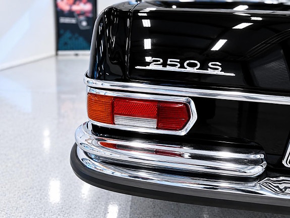 Mercedes-Benz W108/W109 10 of 18