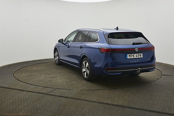 Volkswagen Passat 3 of 10