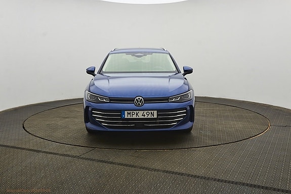Volkswagen Passat 4 of 10
