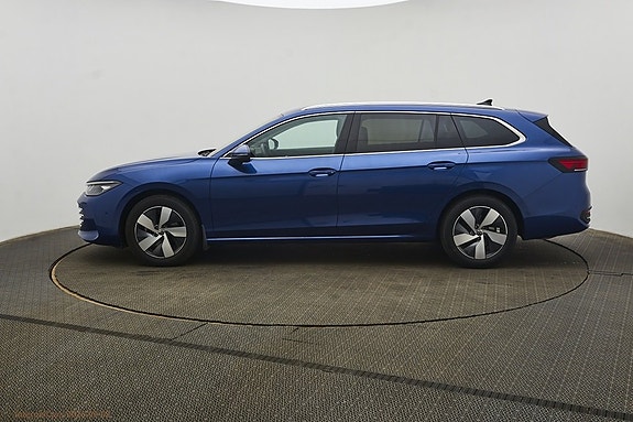 Volkswagen Passat 2 of 10