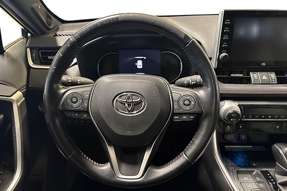 Toyota RAV4 Plug-in Hybrid 14 of 28