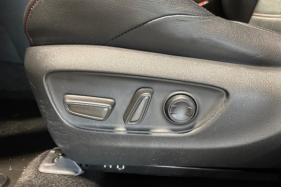 Toyota RAV4 Plug-in Hybrid 21 of 28