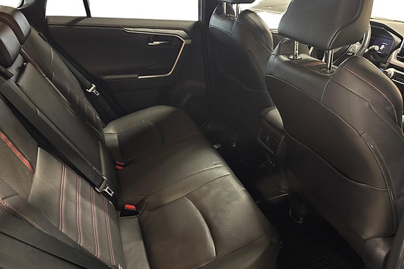 Toyota RAV4 Plug-in Hybrid 23 of 28