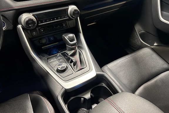 Toyota RAV4 Plug-in Hybrid 15 of 28